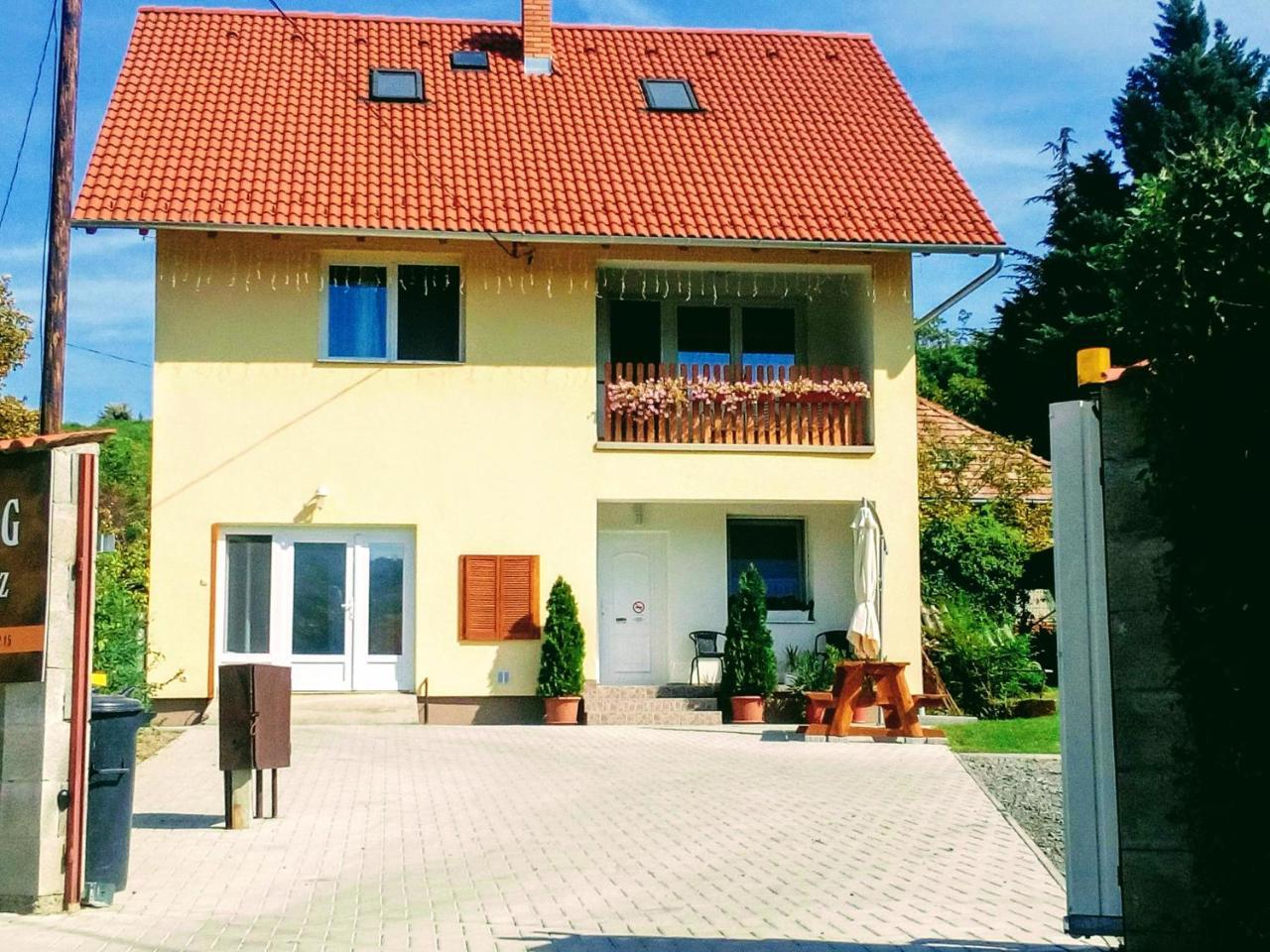 Hotel Lotuszvirag Vendeghaz Szekszárd Zewnętrze zdjęcie