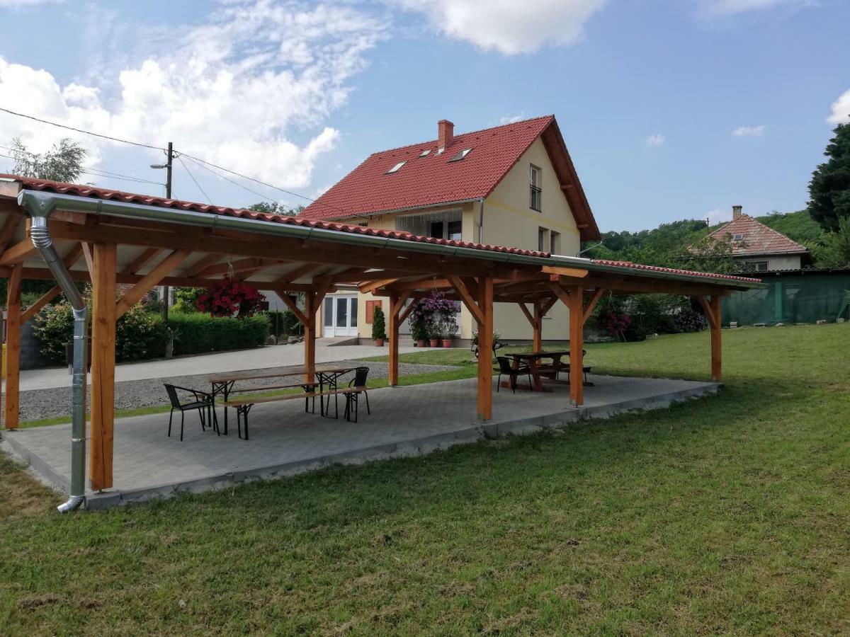 Hotel Lotuszvirag Vendeghaz Szekszárd Zewnętrze zdjęcie