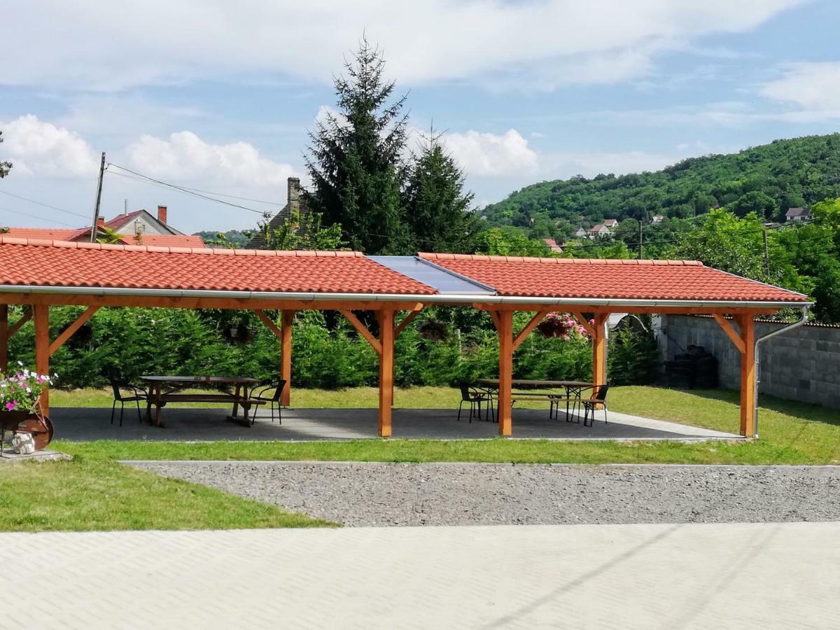 Hotel Lotuszvirag Vendeghaz Szekszárd Zewnętrze zdjęcie